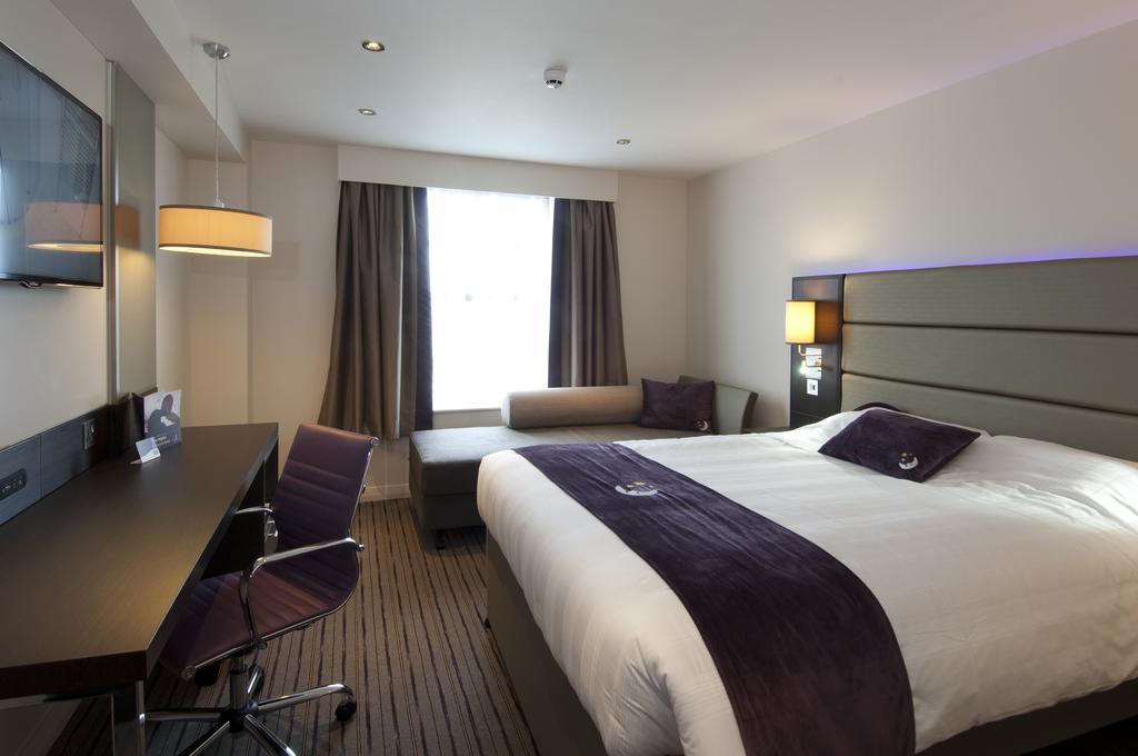 Premier Inn Aberdeen City Centre Rum bild