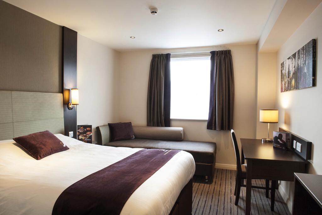 Premier Inn Aberdeen City Centre Rum bild